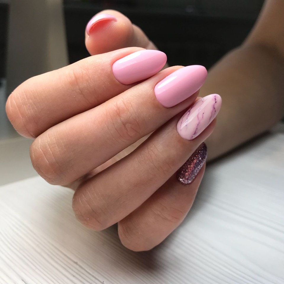 Нюдовый маникюр френч миндаль