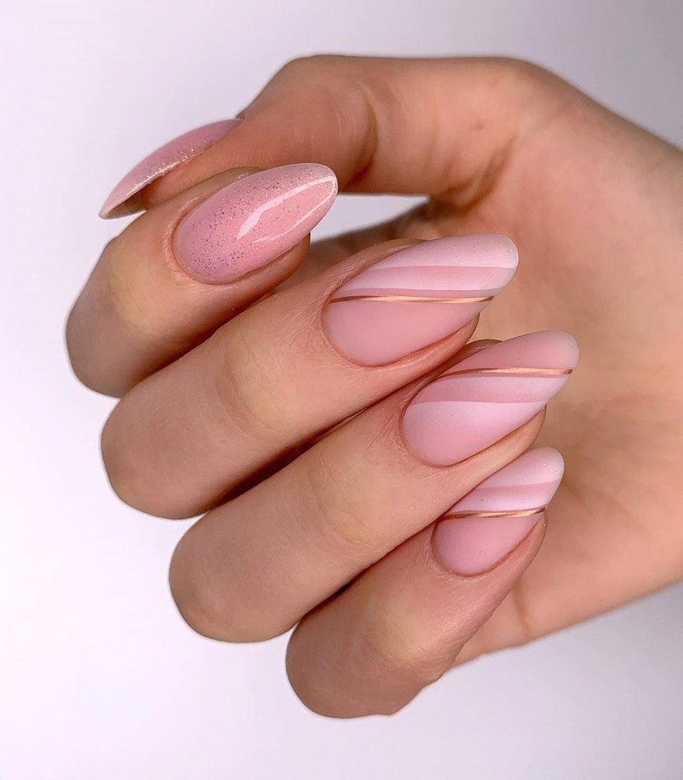 Маникюр острый миндаль нюд