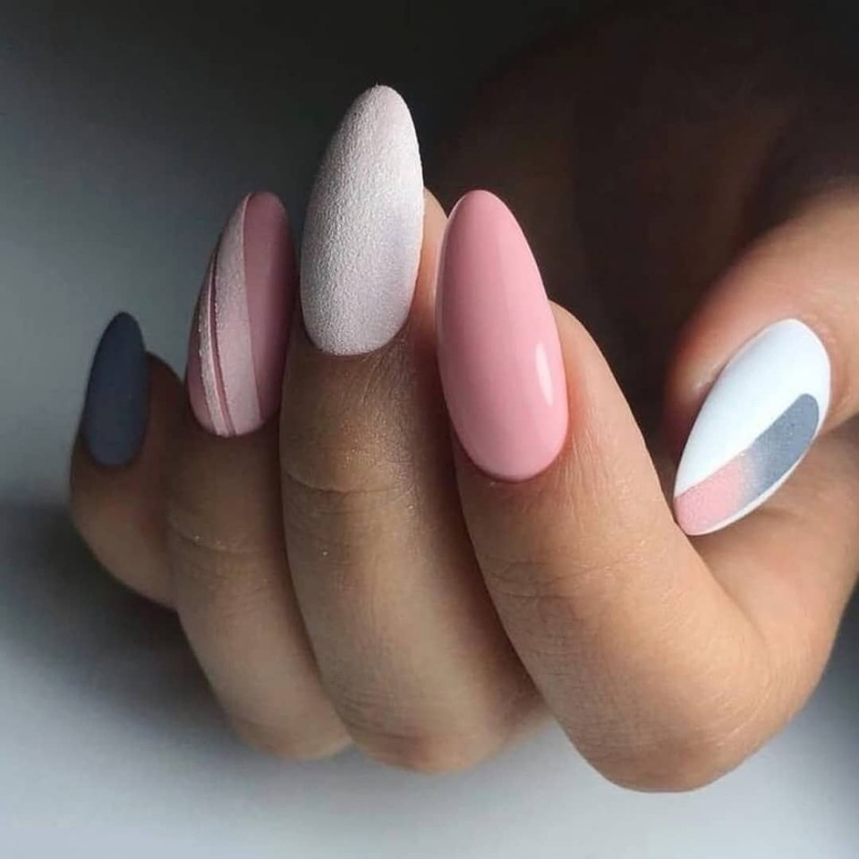 Розовый маникюр на миндалевидных ногтях