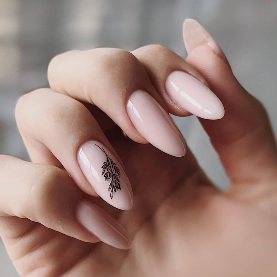 Френч омбре миндаль