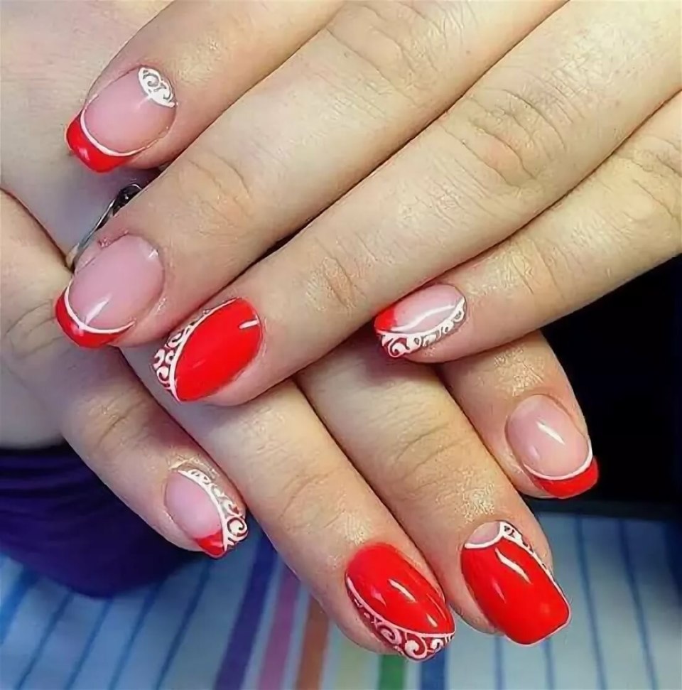 Коралловый французский маникюр