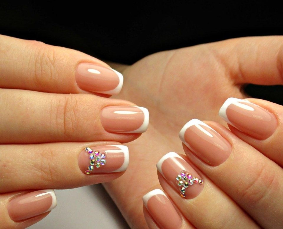 Маникюр на короткие ногти нежные френч