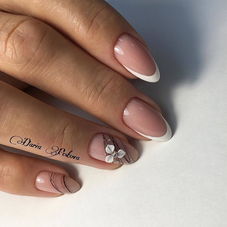 Цветы на ногтях