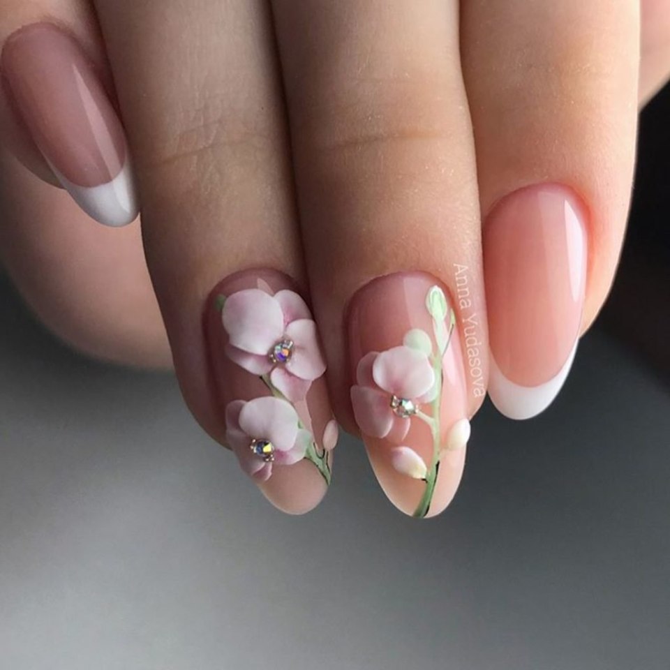 Свадебный маникюр с лепкой