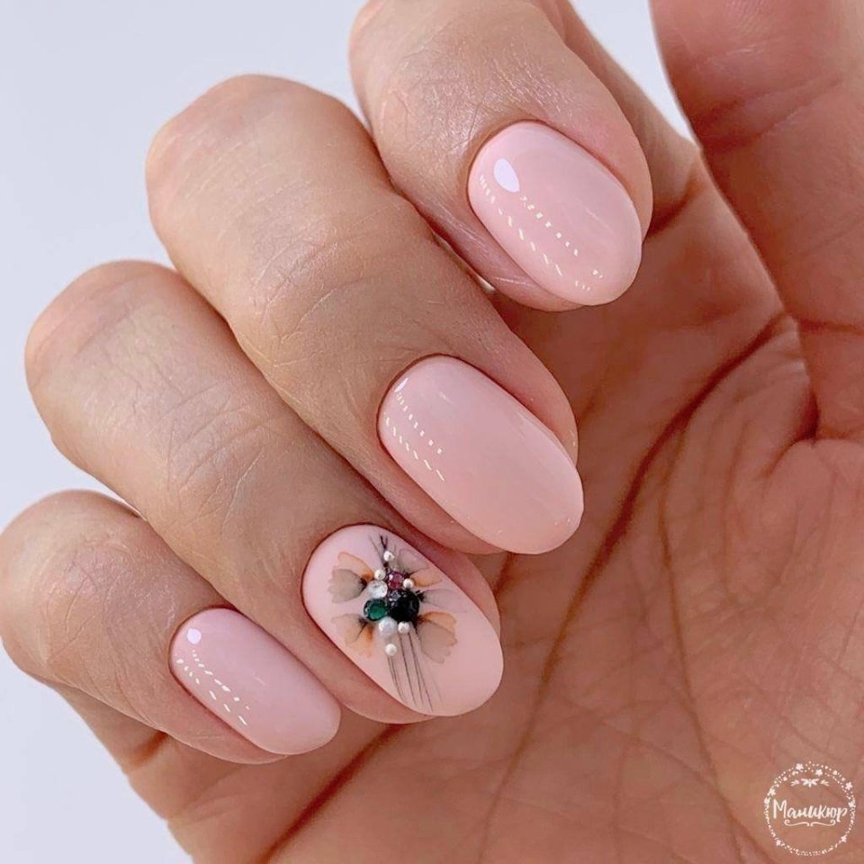 Маникюр с бабочками