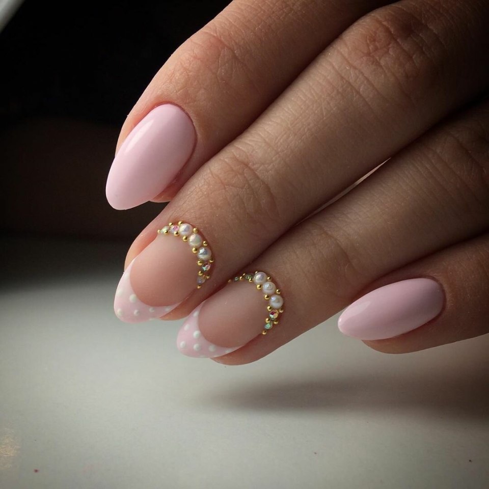 Французский маникюр на круглые ногти