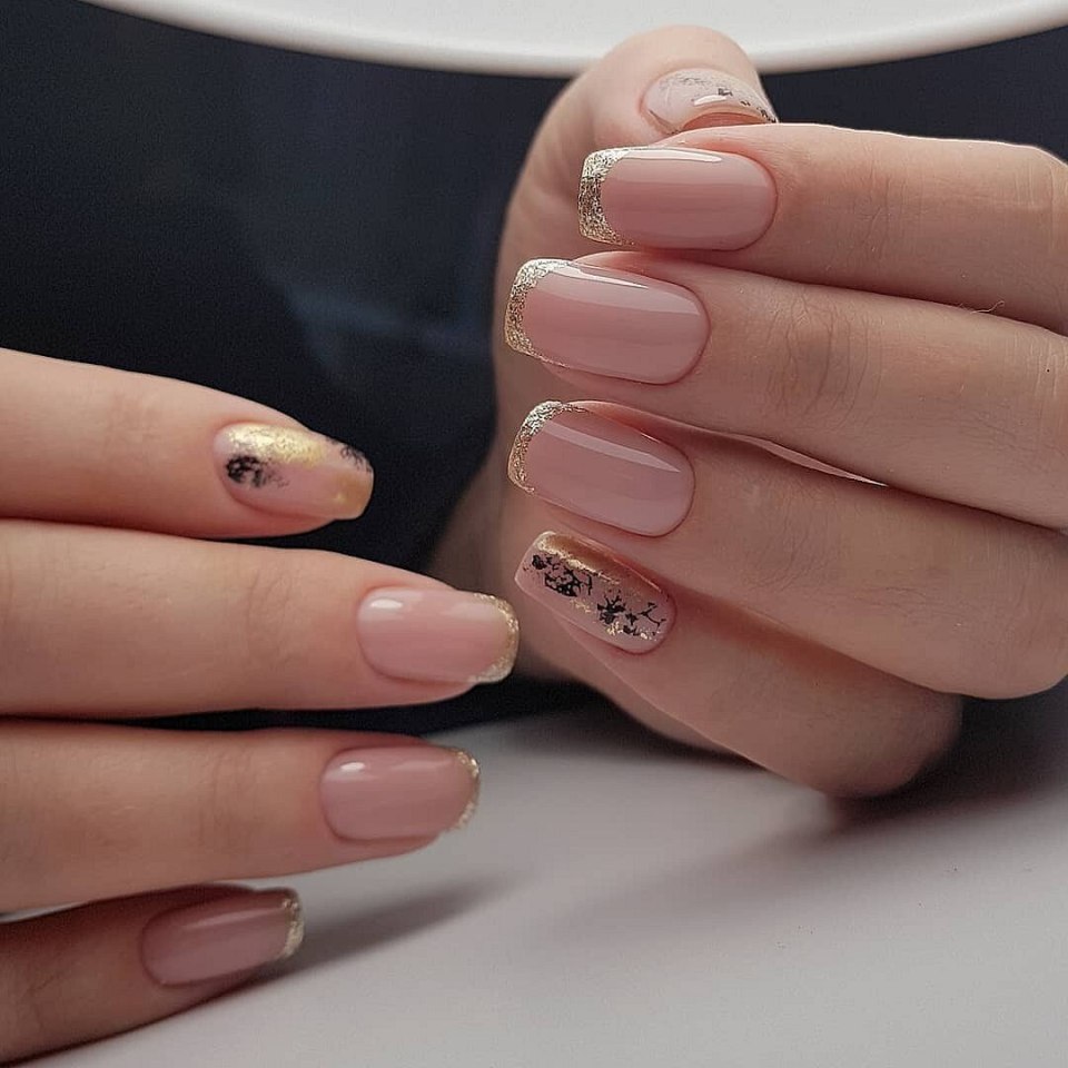 Маникюр на короткие квадратные ногти