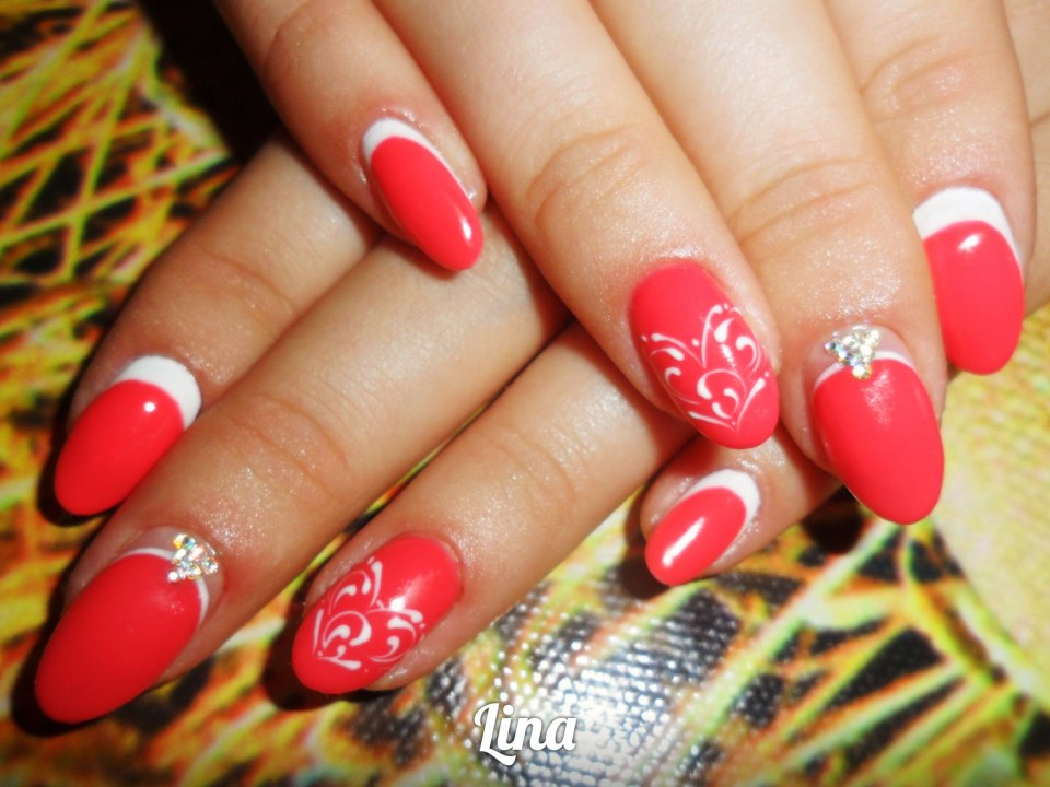 Коралловый маникюр