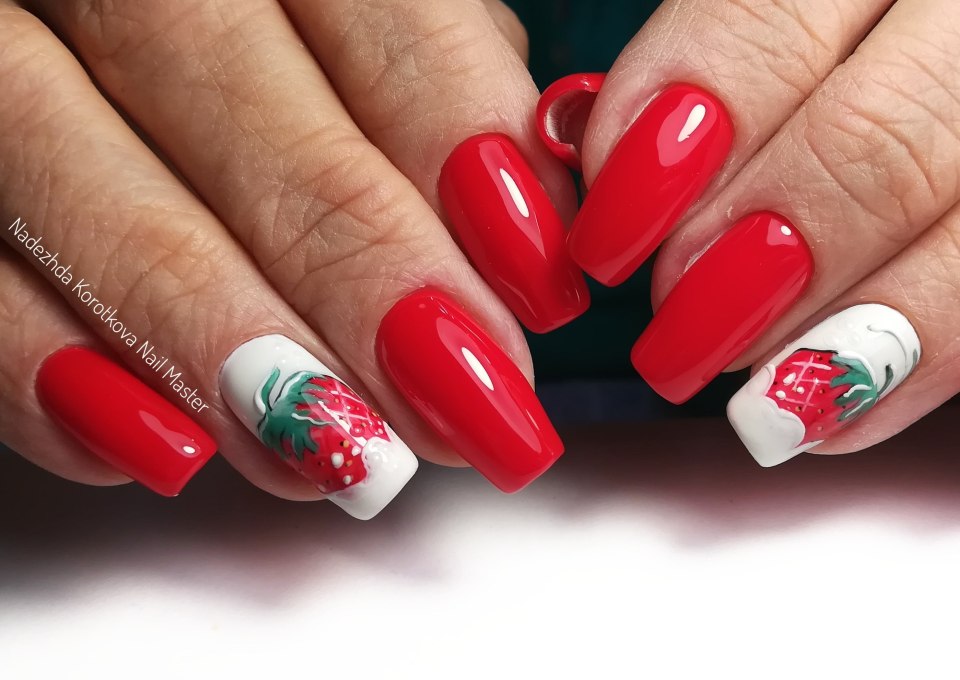 Черно красные ногти