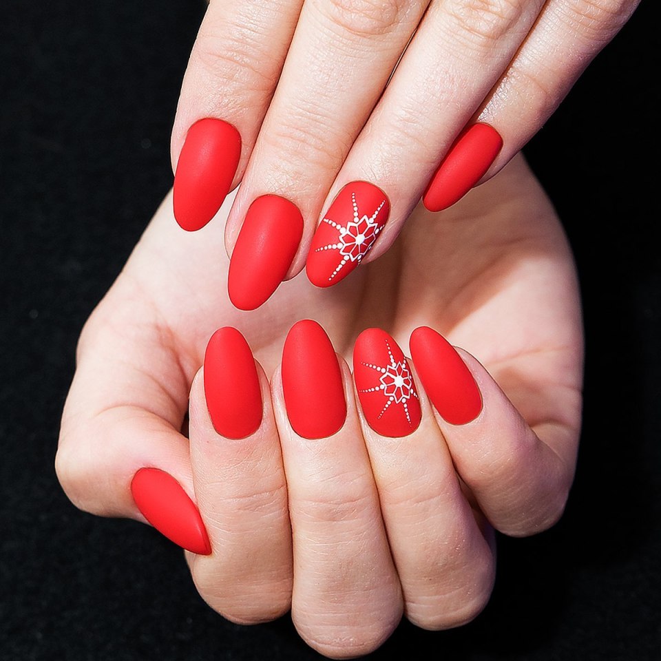 Красный маникюр