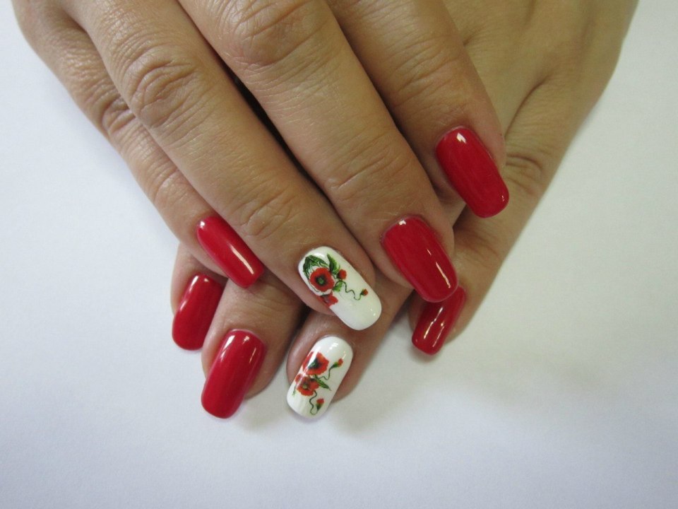 Маникюр розовый с белым рисунком