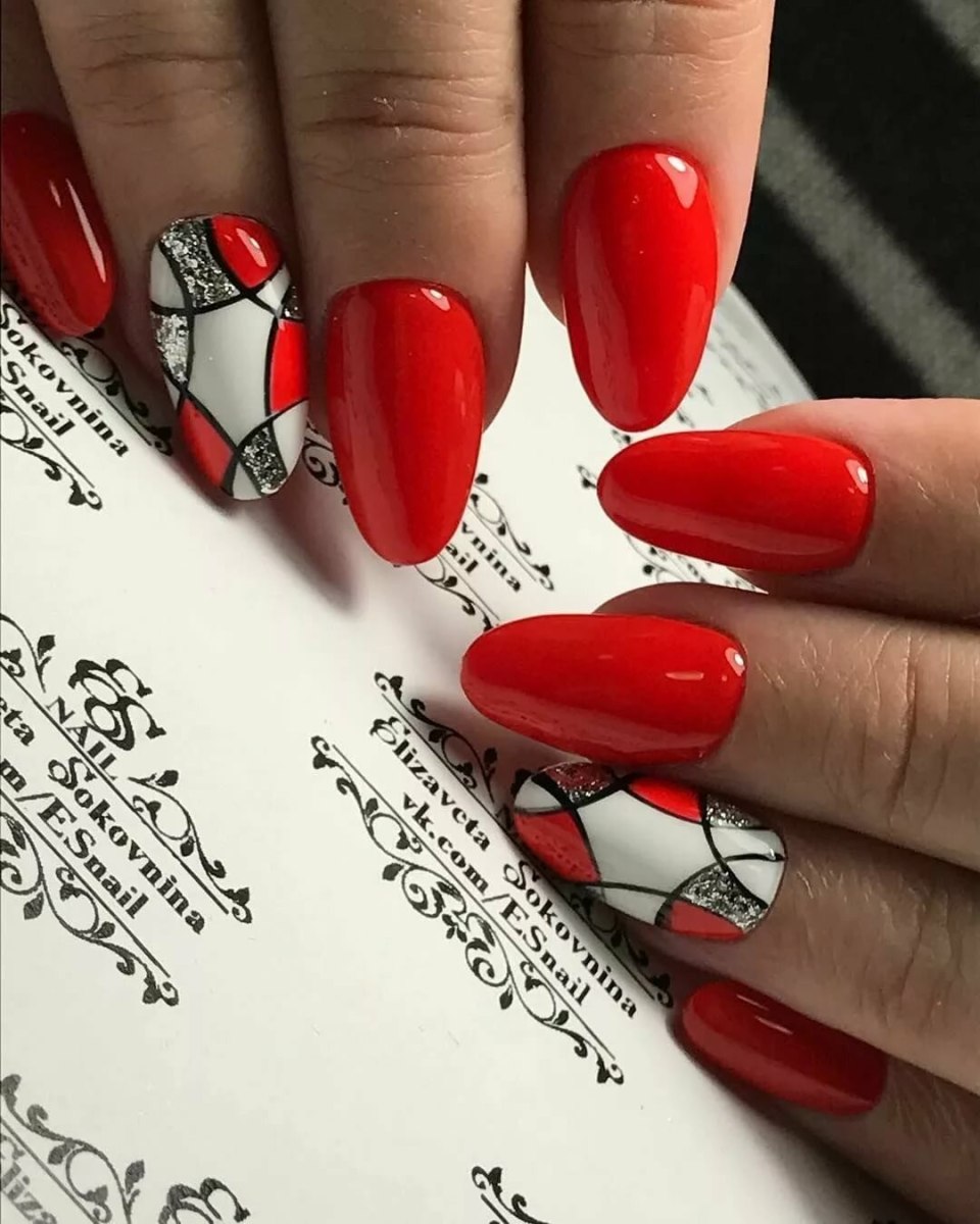 Маникюр красный с белым