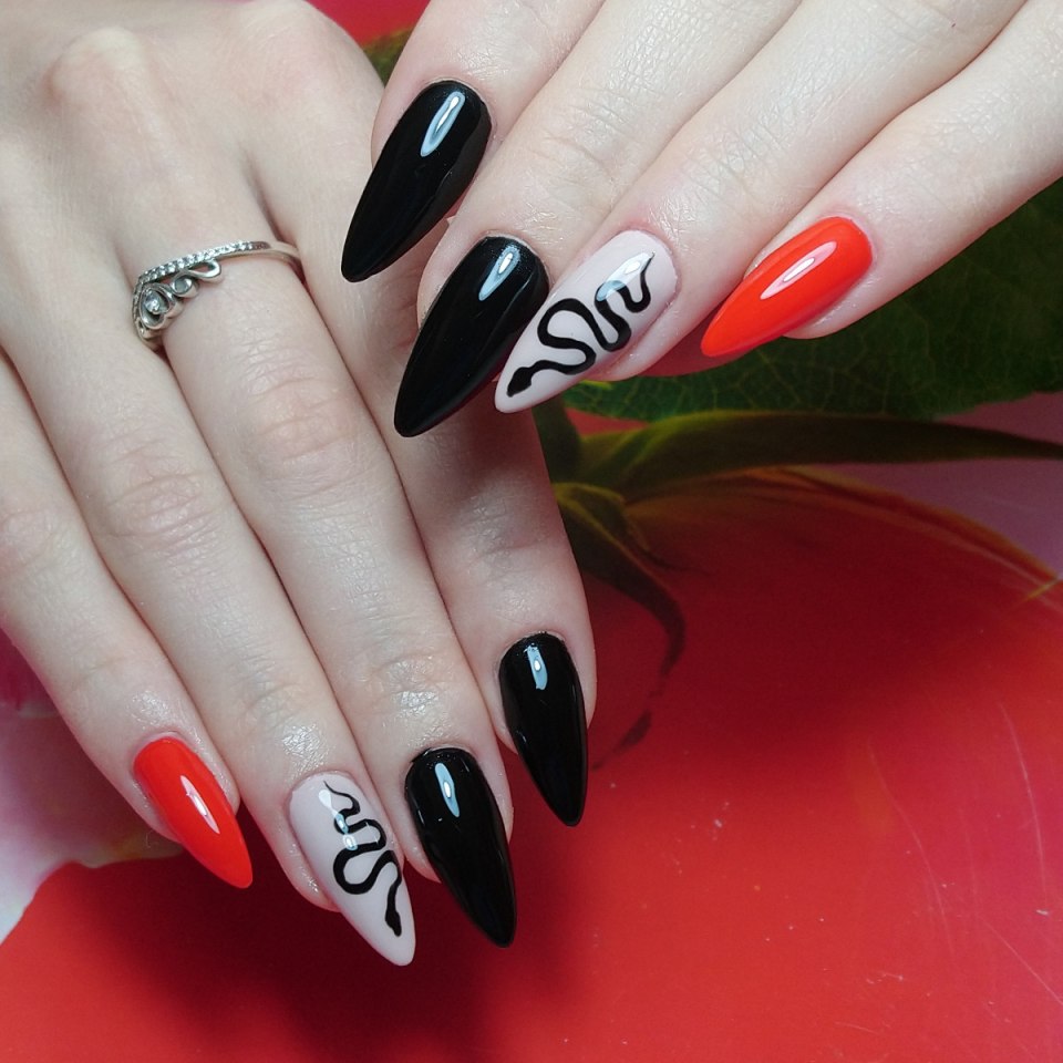 Красный маникюр