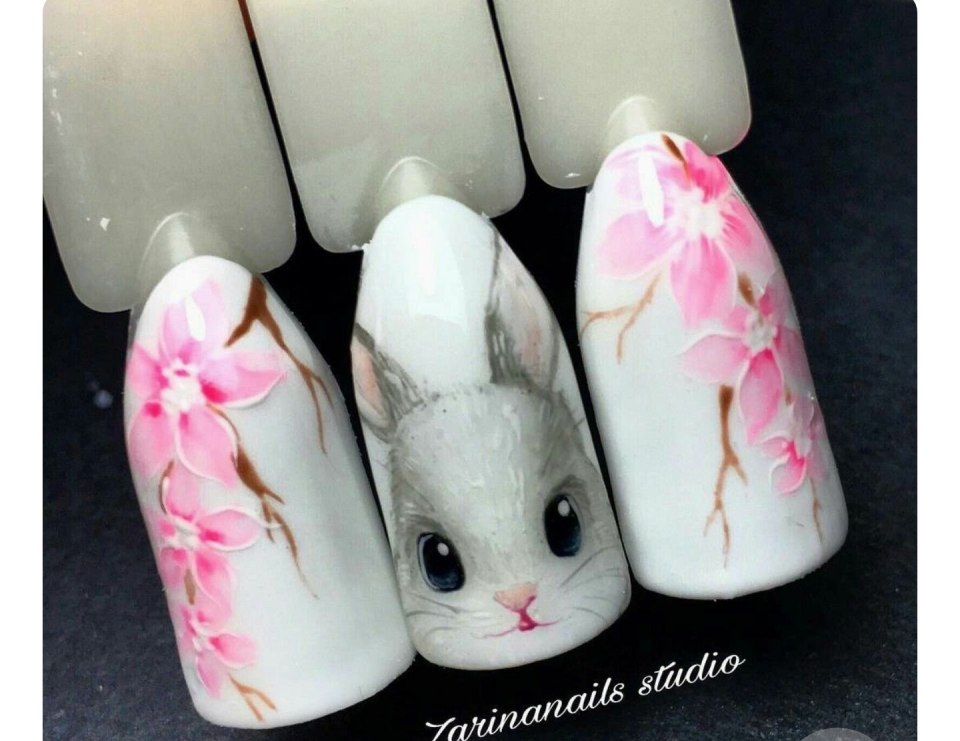 Маникюр с зайчиком