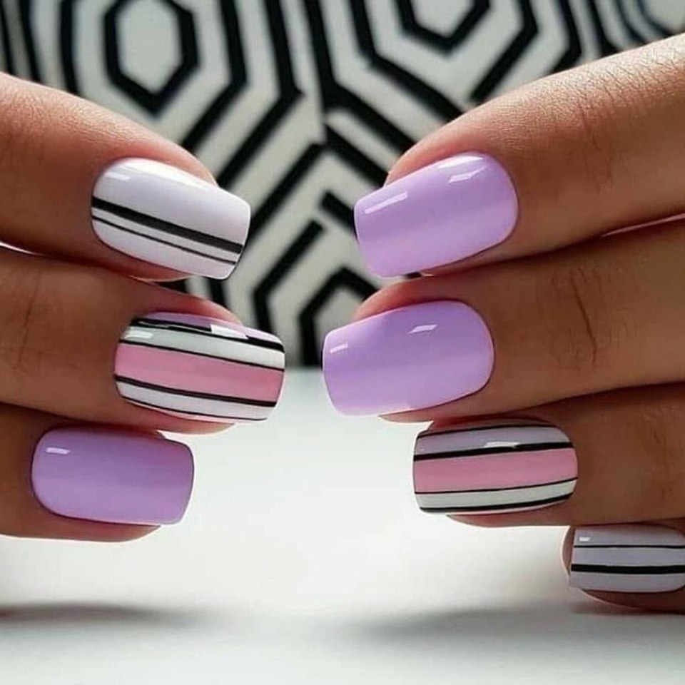 Полосатый маникюр