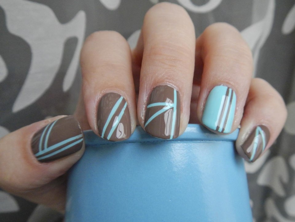 Маникюр на короткие ногти с полосками
