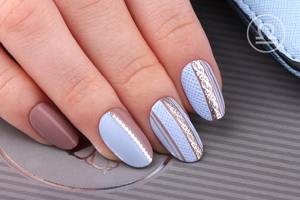Красивый маникюр с полосками