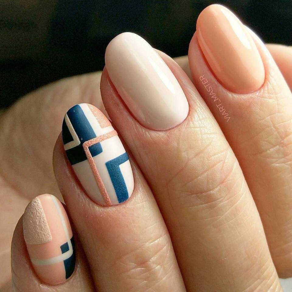 Маникюр на короткие ногти с полосками