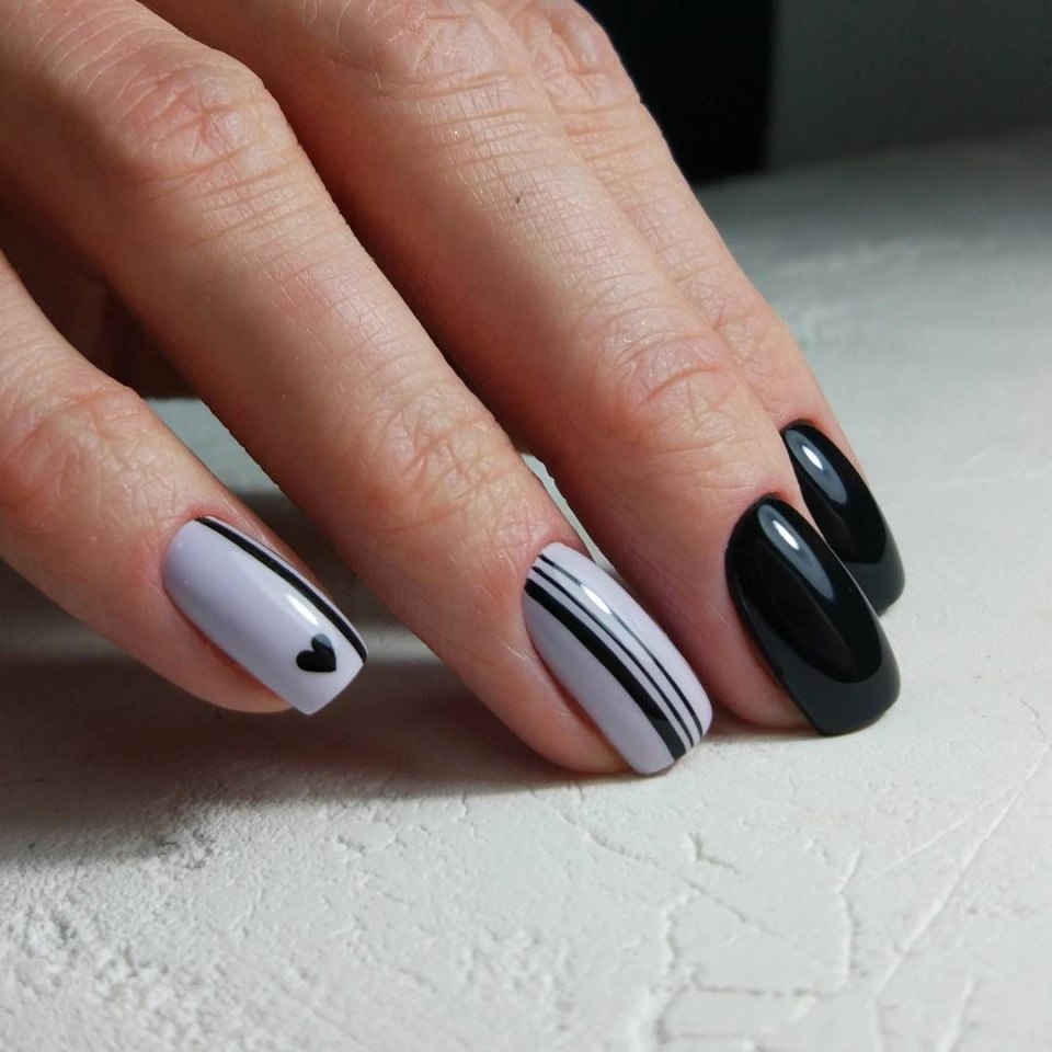 Маникюр с черными полосками
