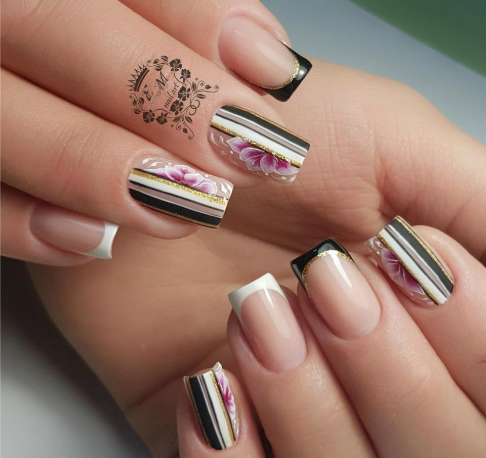 Маникюр с полосками