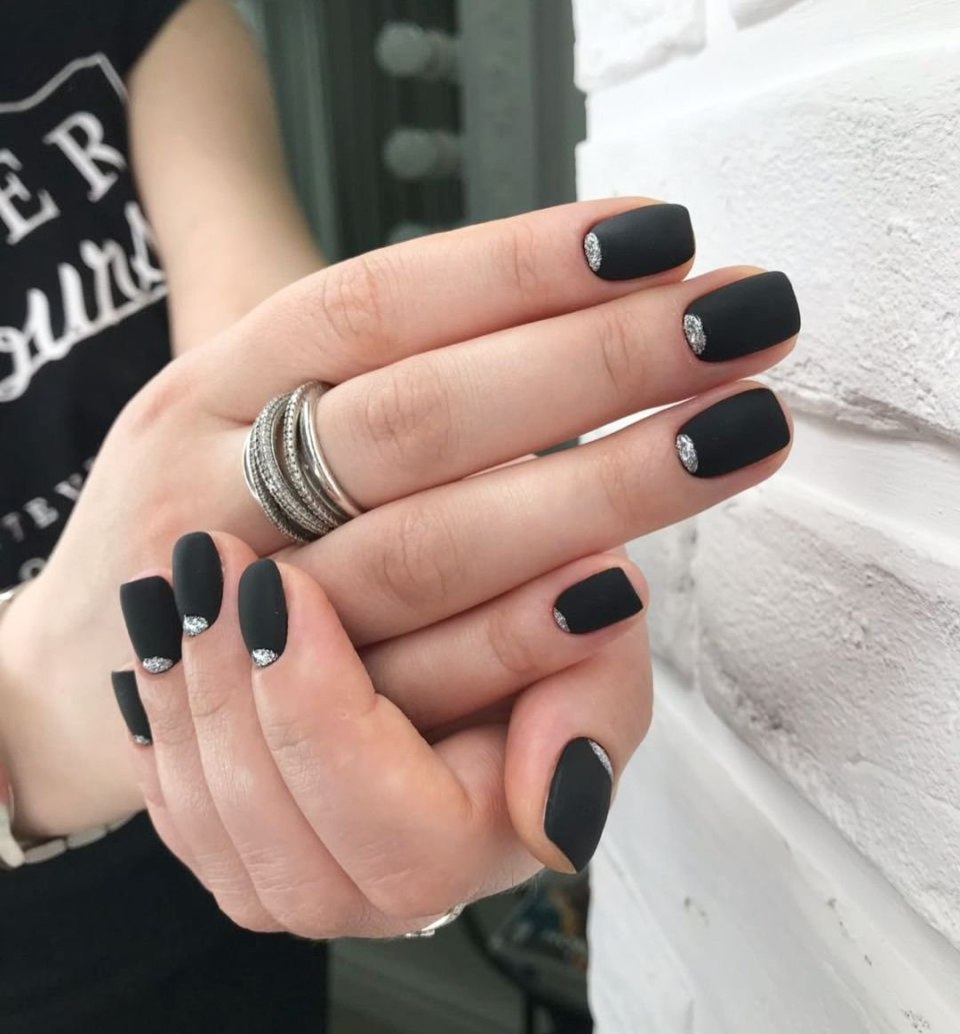 Черные ногти каадраткороткие