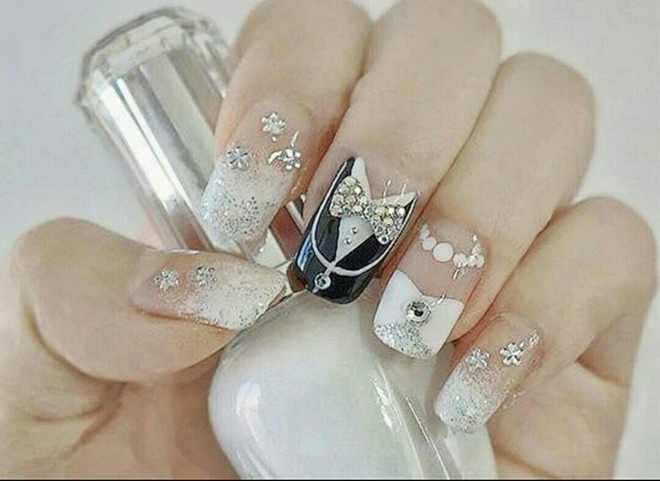 Ногти к белому платью