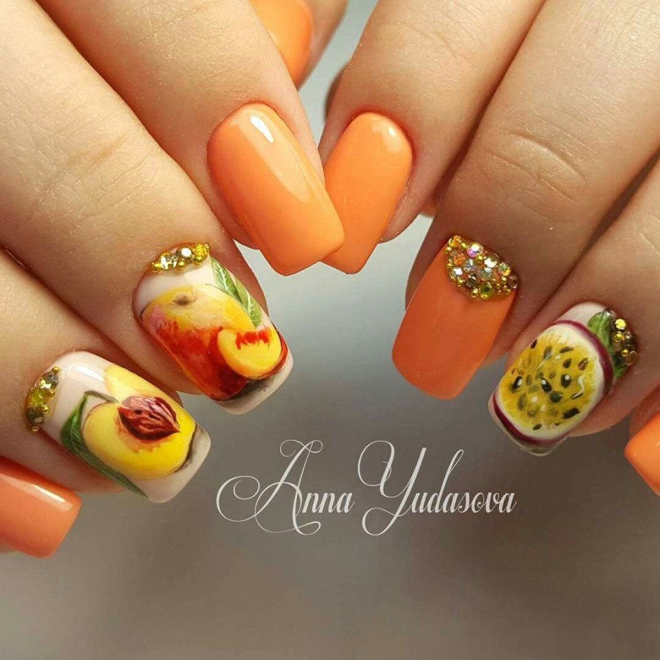 Ногтики с фруктами