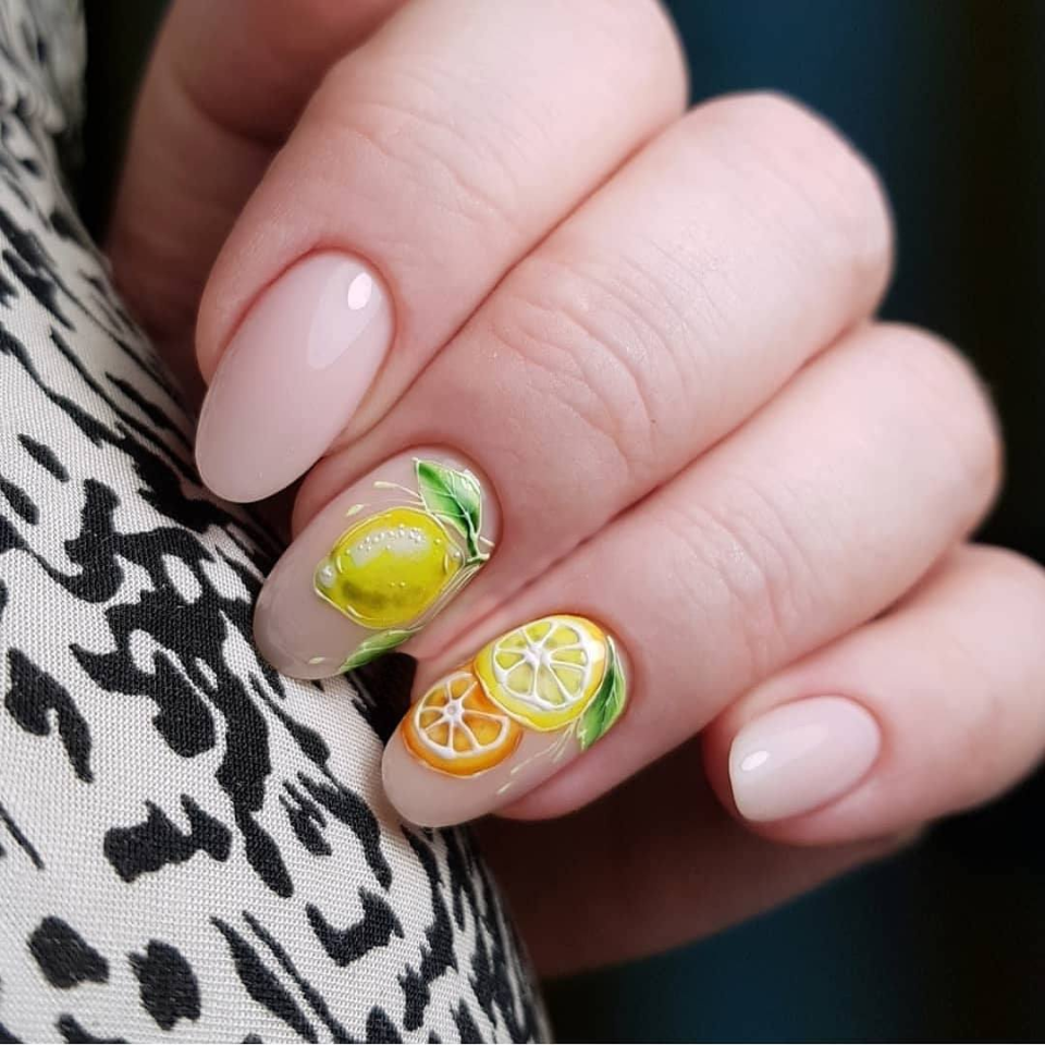 Маникюр с фруктами