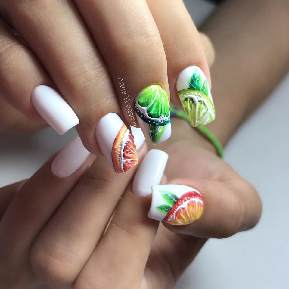 Летний маникюр с фруктами