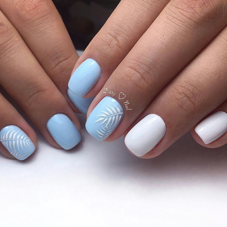 Маникюр голубого цвета