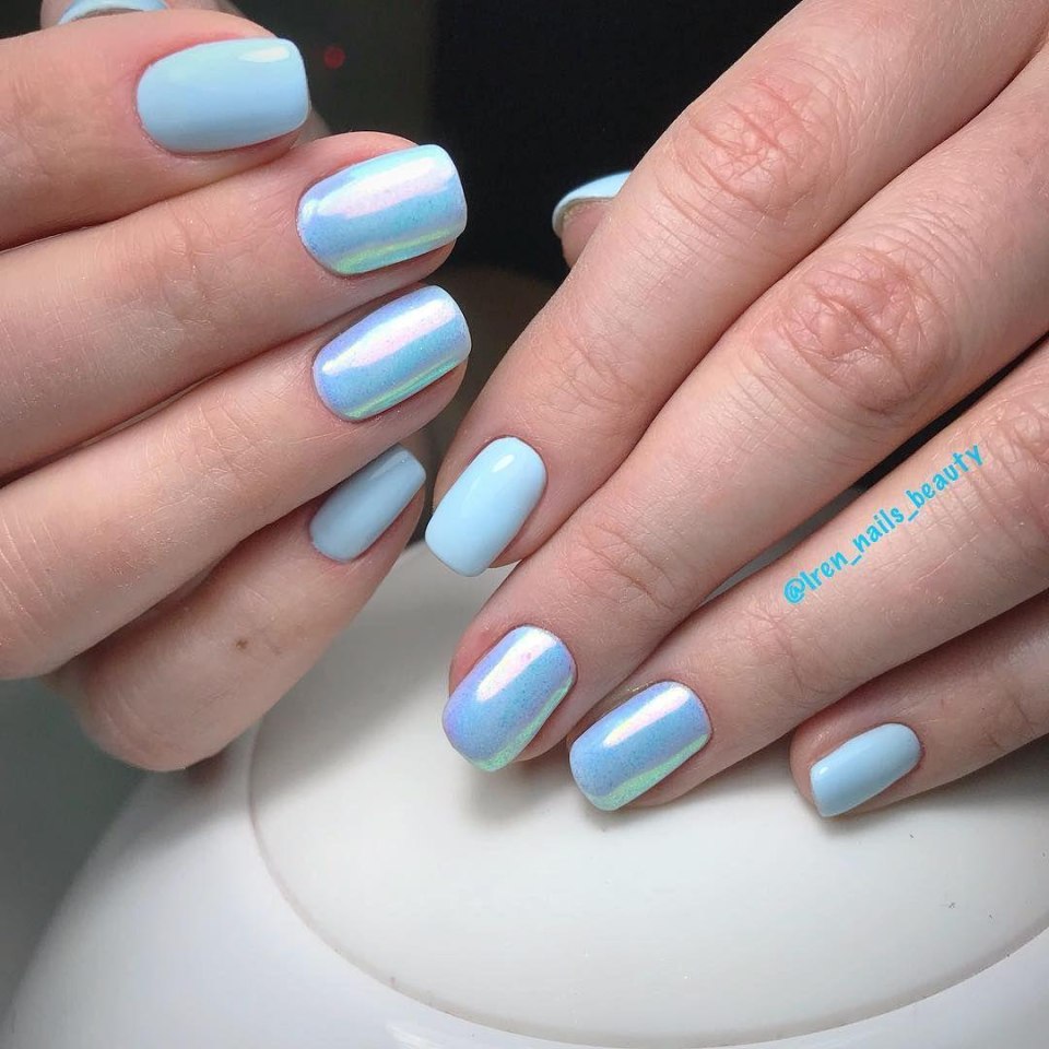 Розовоголубый маникюр
