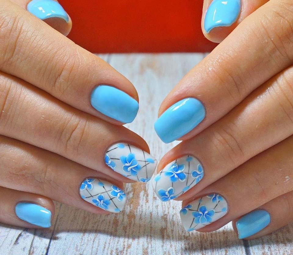 Бирюзовый маникюр