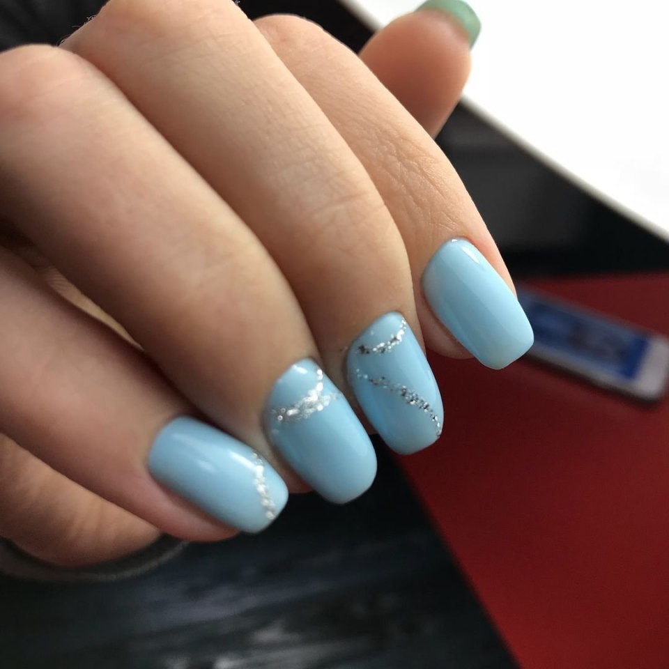 Ногти в голубых тонах