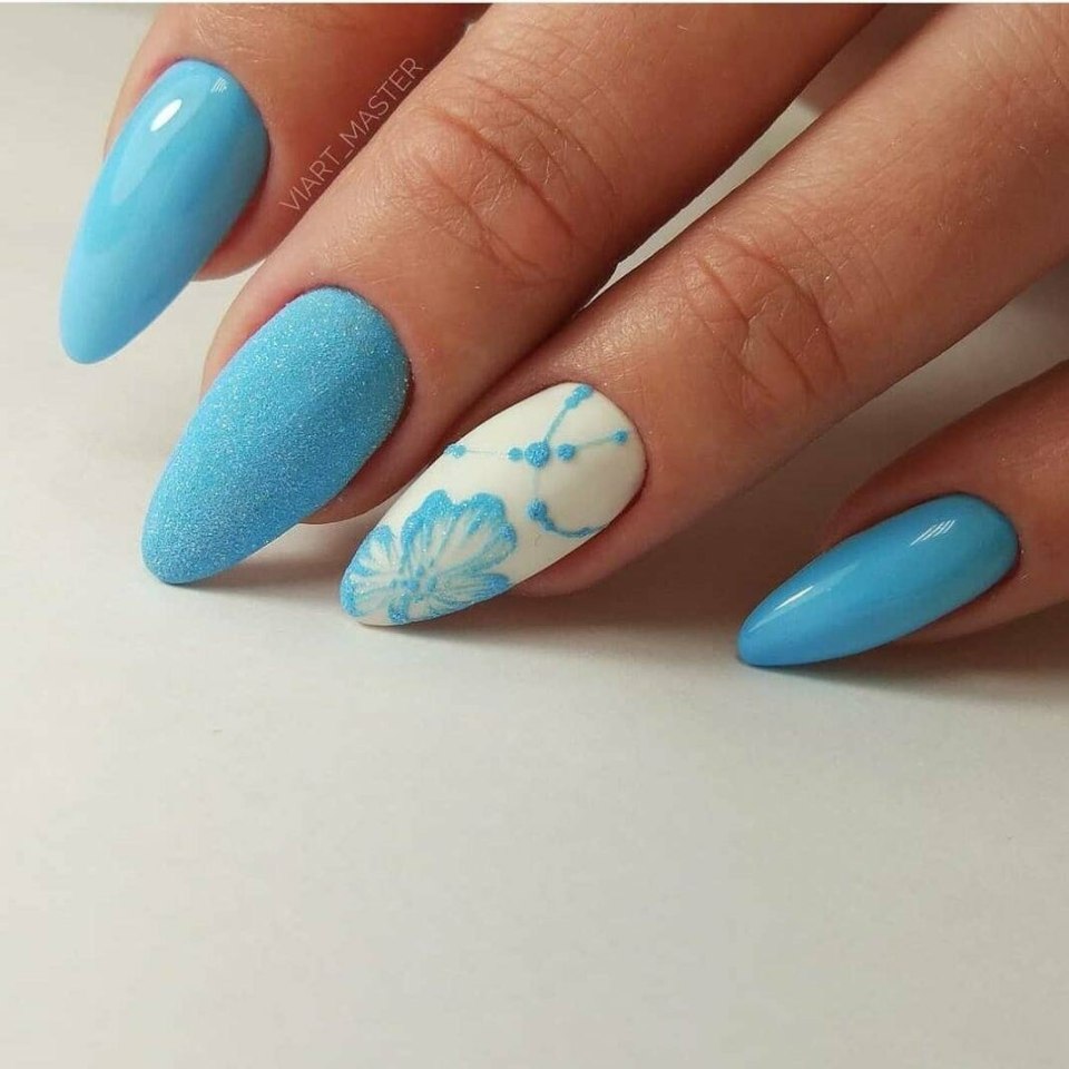 Ногти в голубых тонах