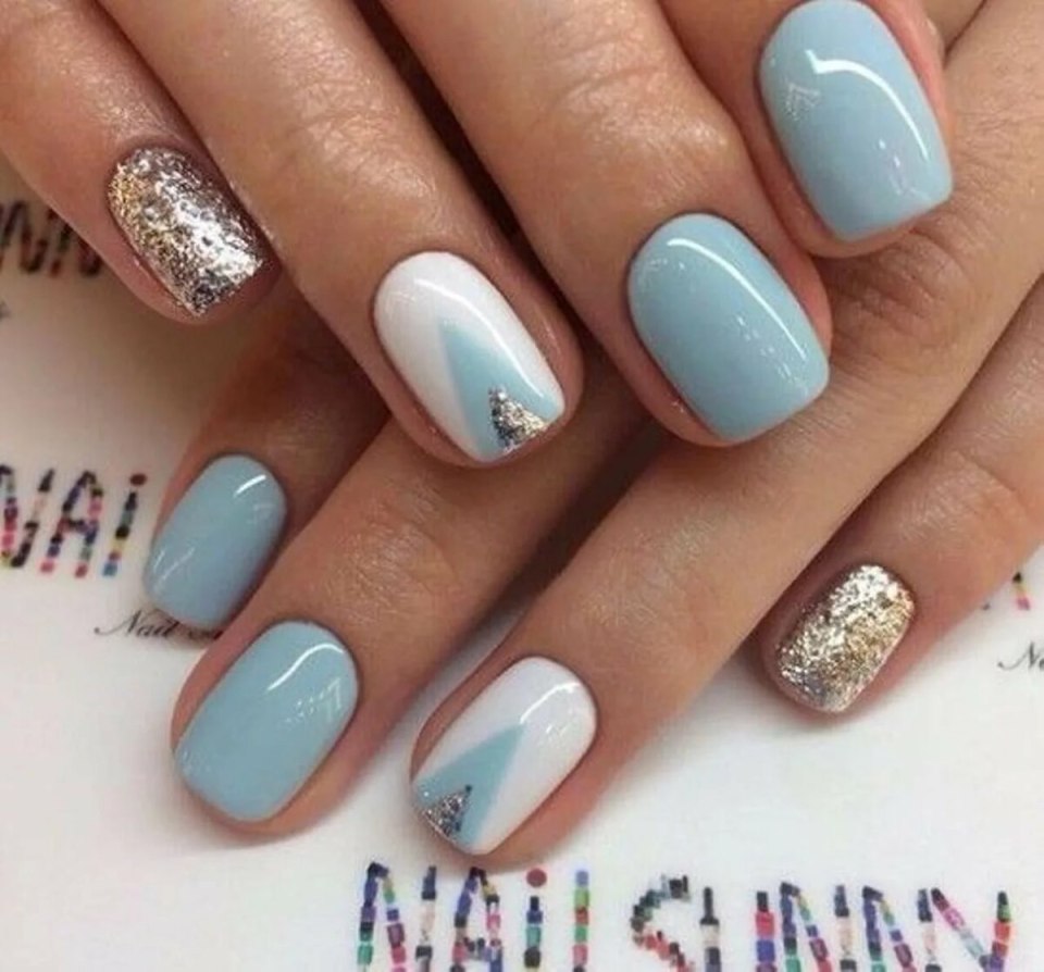Голубые ногти