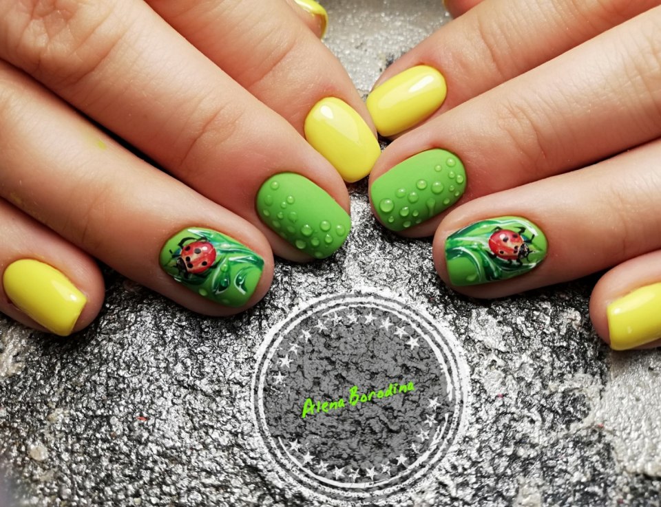 Маникюр с фруктами и каплями