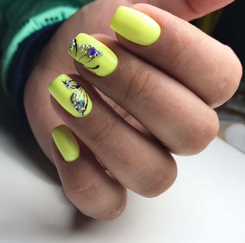 Маникюр с лимоном на короткие ногти