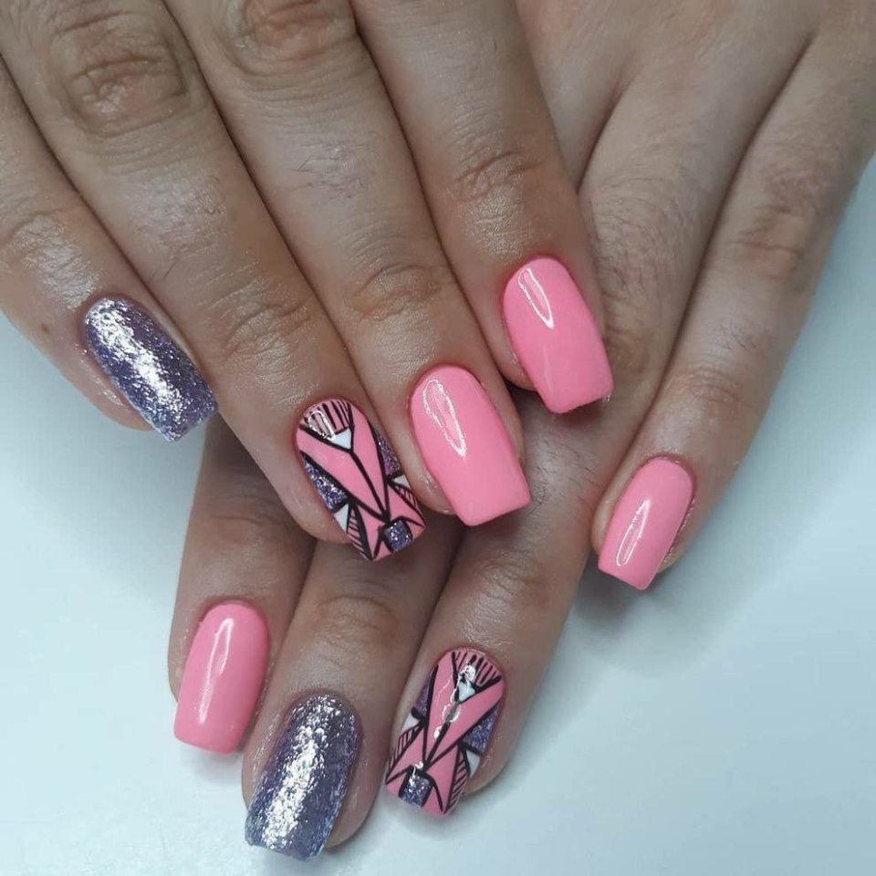 Шеллак маникюр розовый с рисунком