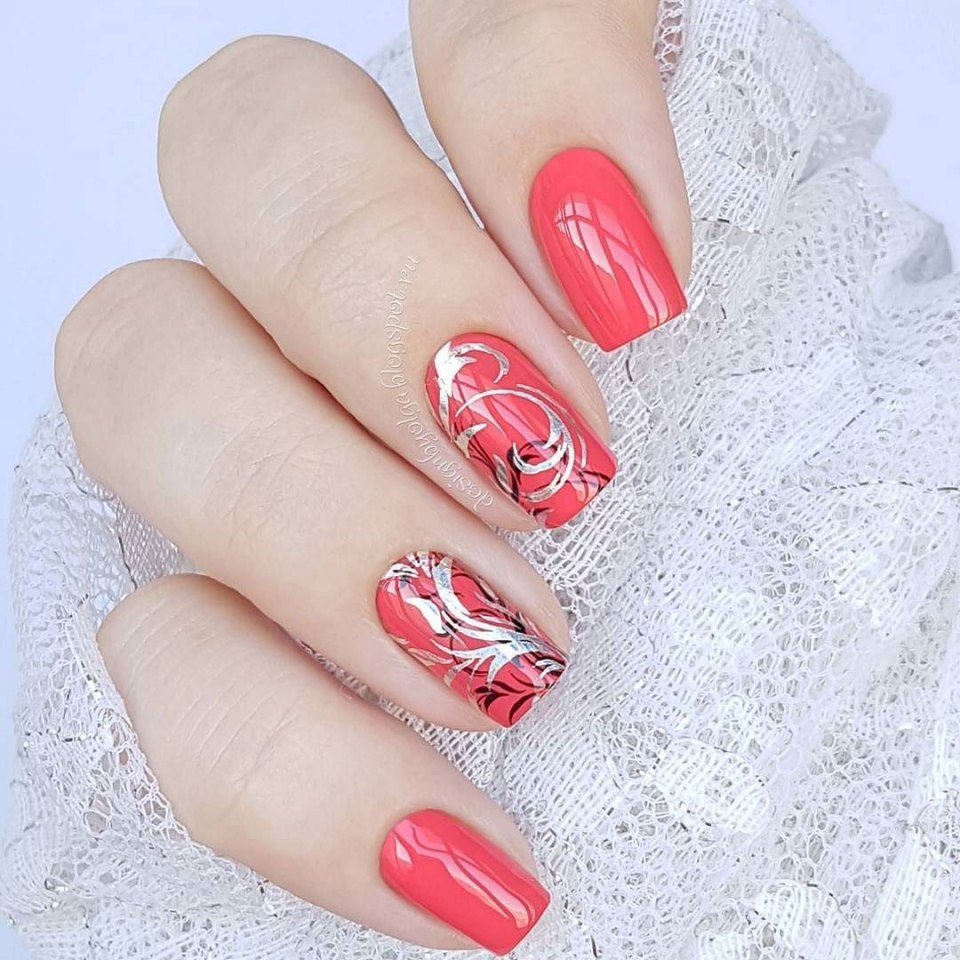 Маникюр с паутинкой