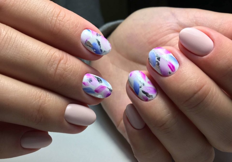 Маникюр абстракция