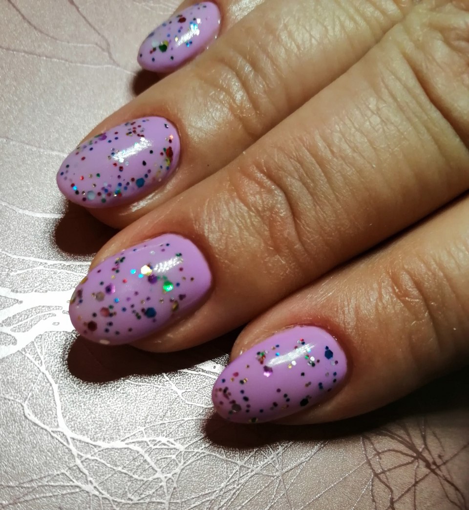 Маникюр с едой на короткие ногти