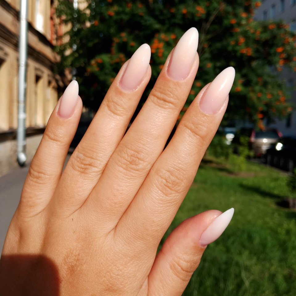 Нюдовый френч короткий миндаль