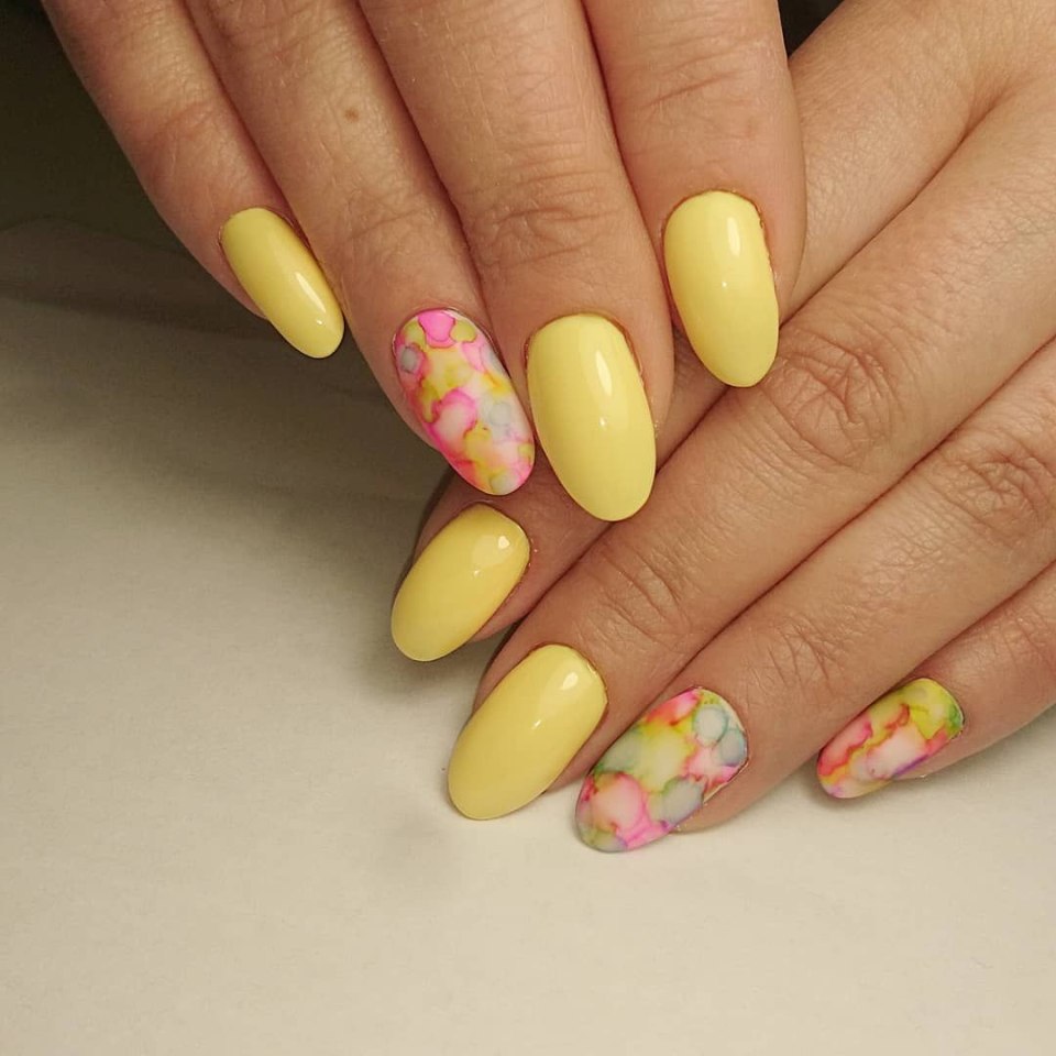 Яркий летний маникюр