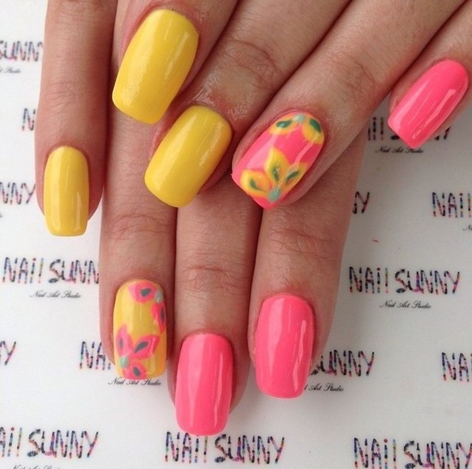 Летний маникюр розовый с желтым