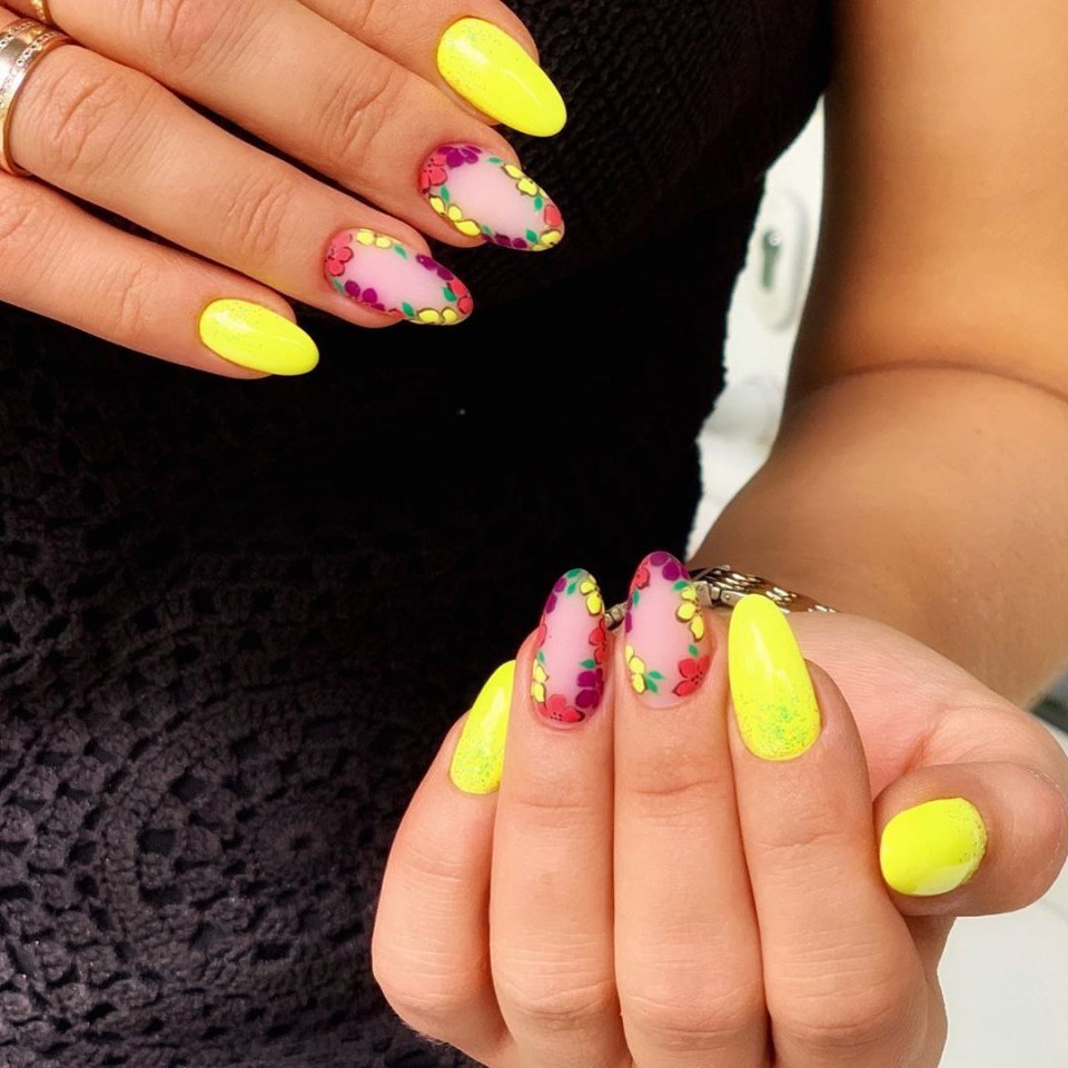 Яркий маникюр 2021