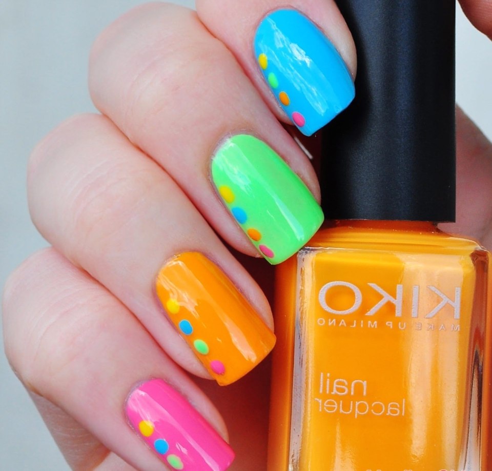 Маникюр под желтое платье