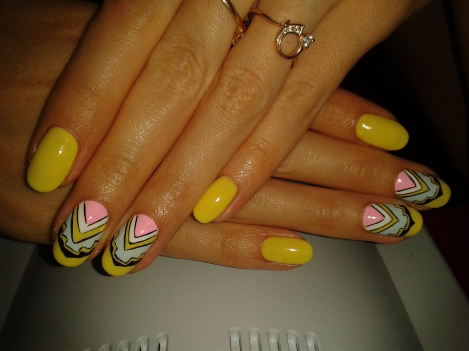 Маникюр на короткие ногти лето яркие