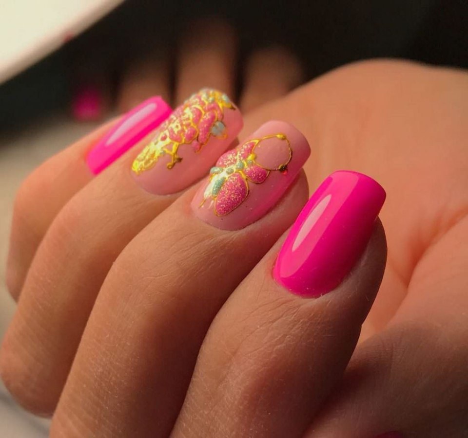 Жёлтый маникюр на короткие овальные ногти