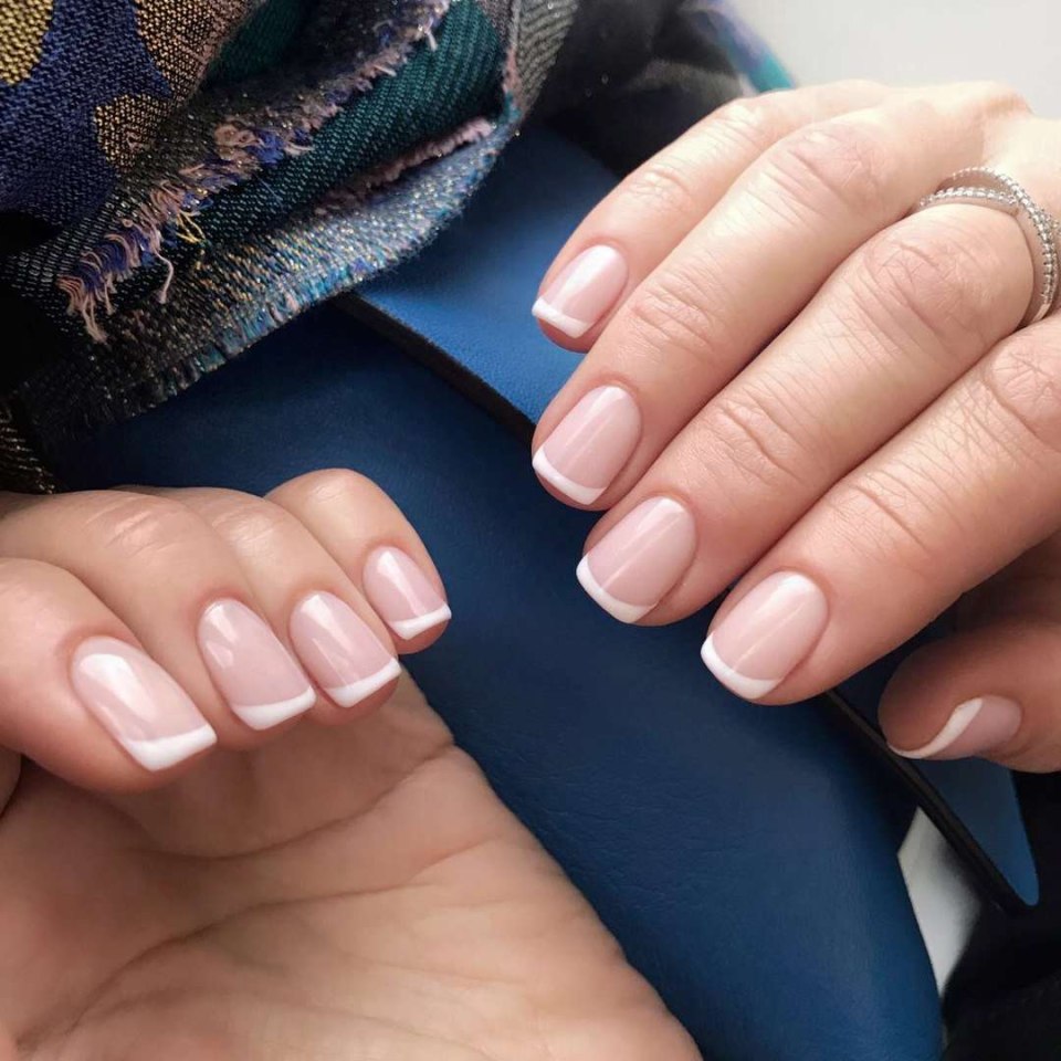 Френч однотонный на коротких ногтях