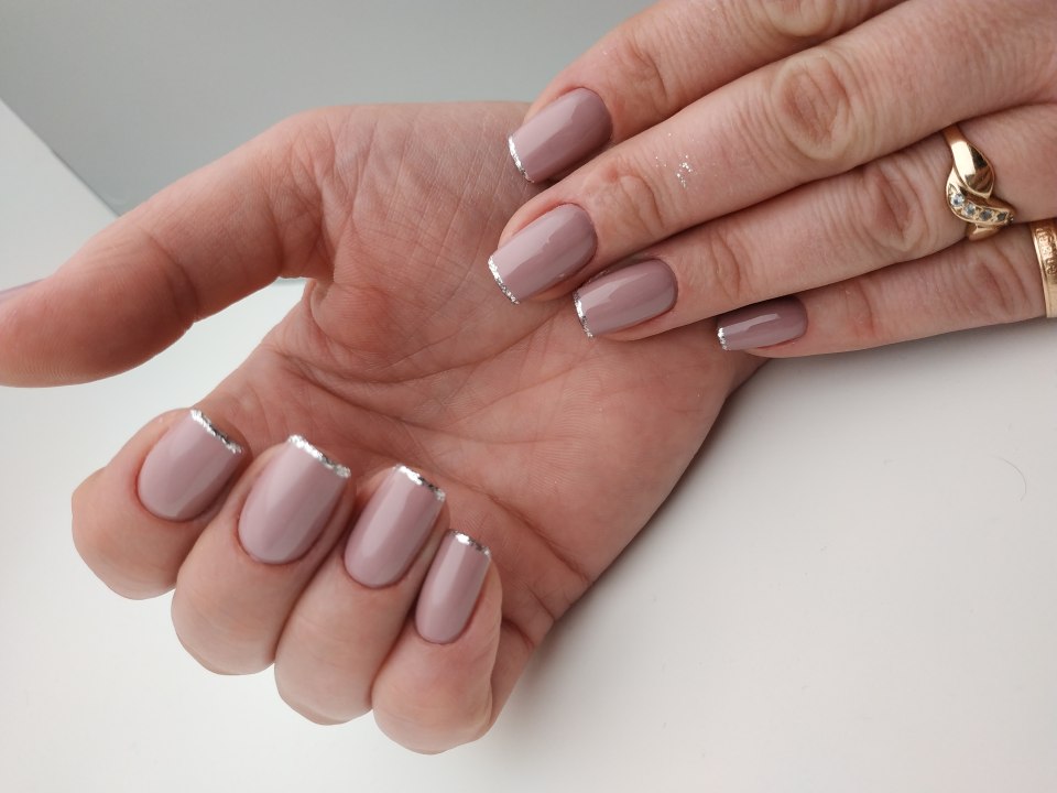 Маникюр нежный однотонный